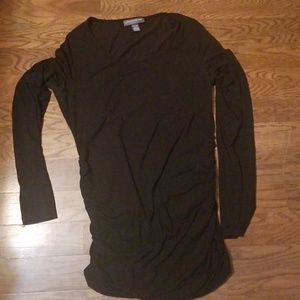 Pea in the pod ruched side basic black tee